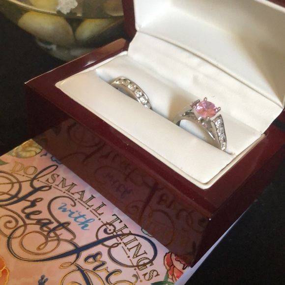 Platinum and Diamond wedding ring setting semi-mount - Picture 5 of 16